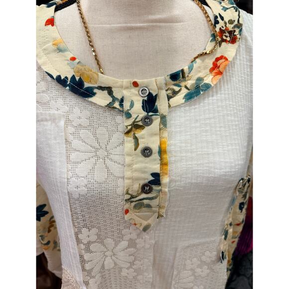 POL - Round Neck Short Sleeve Floral Knit Rib Top - Small - Picture 6 of 9